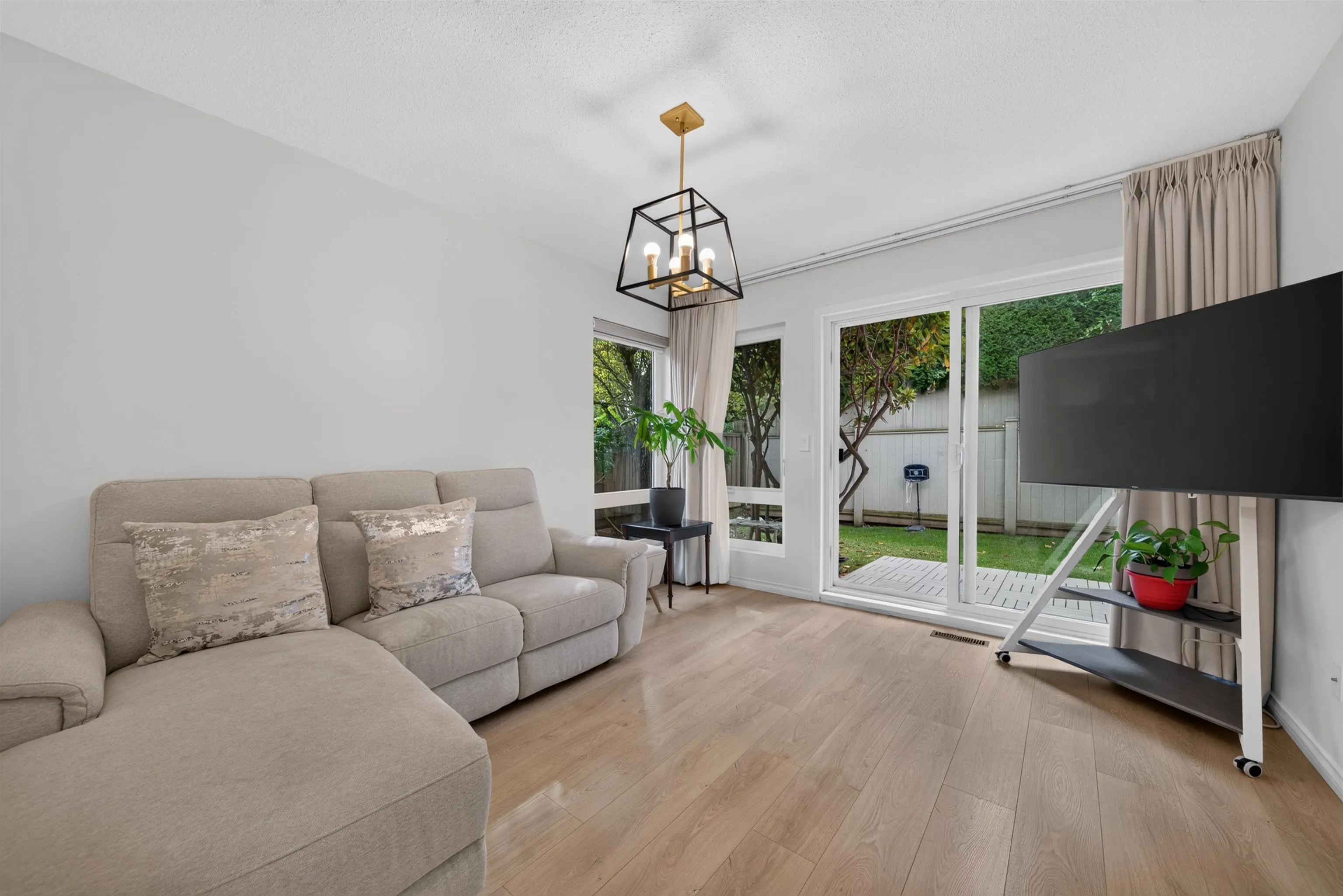 5111 Maple Road #6