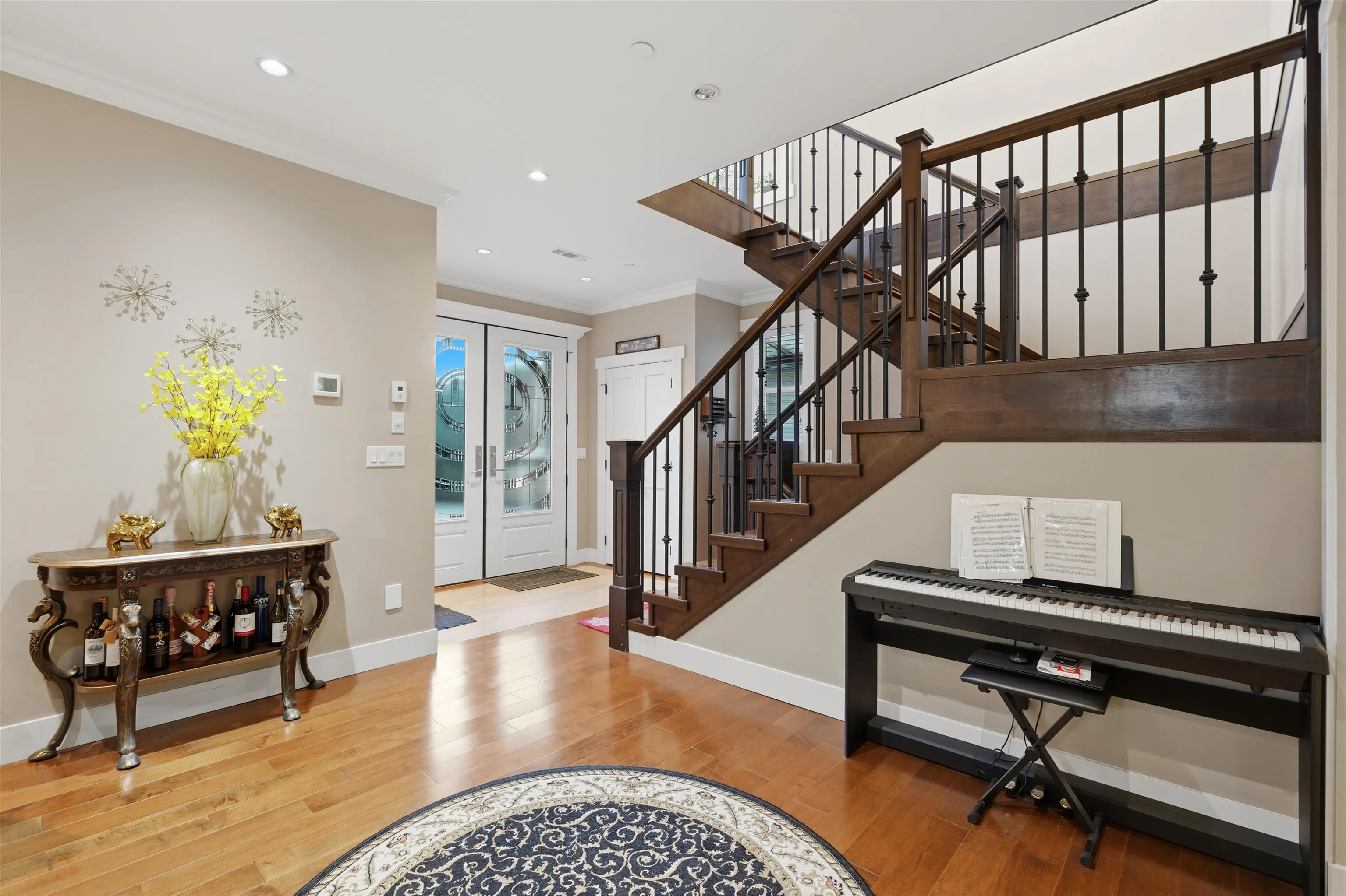 631 W 24th Close