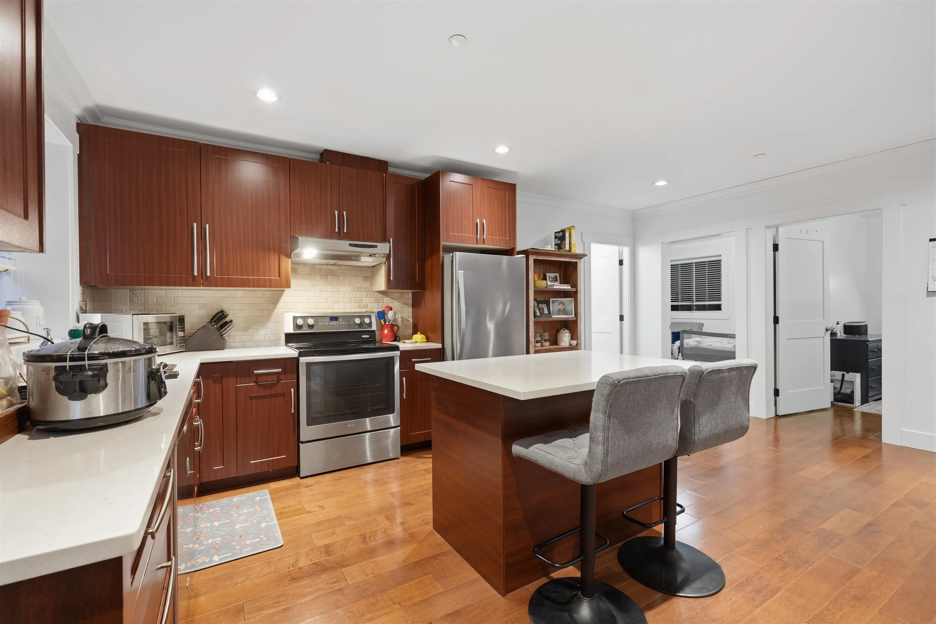 631 W 24th Close