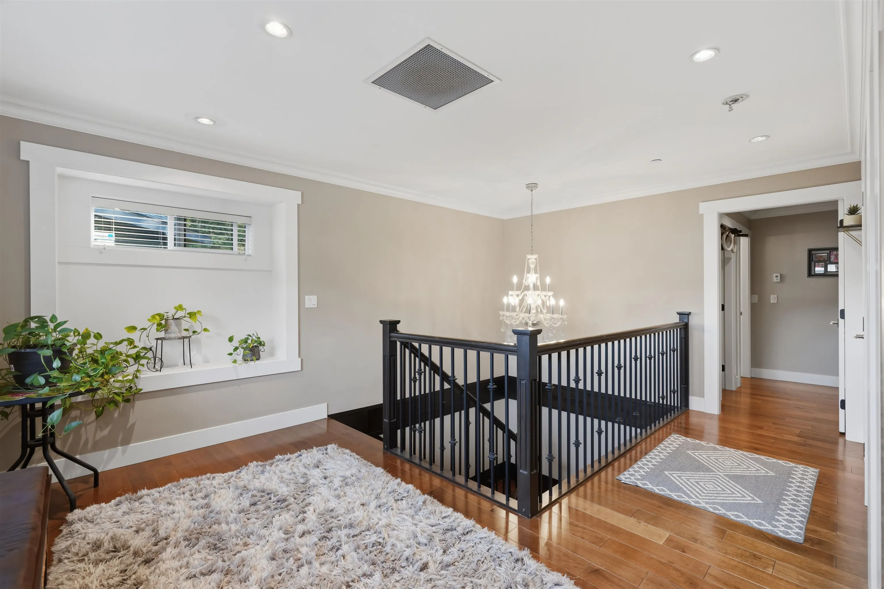 631 W 24th Close