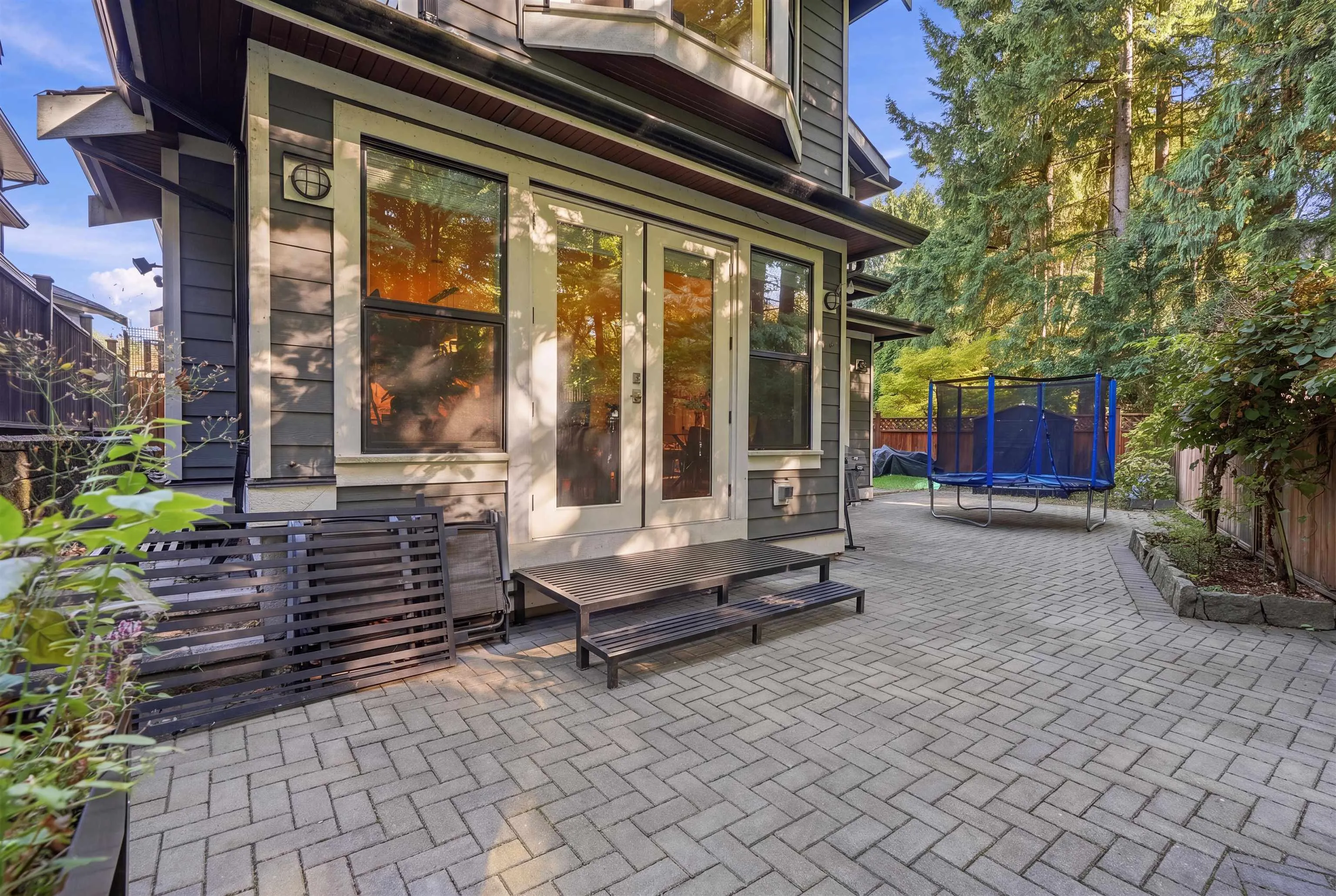 631 W 24th Close