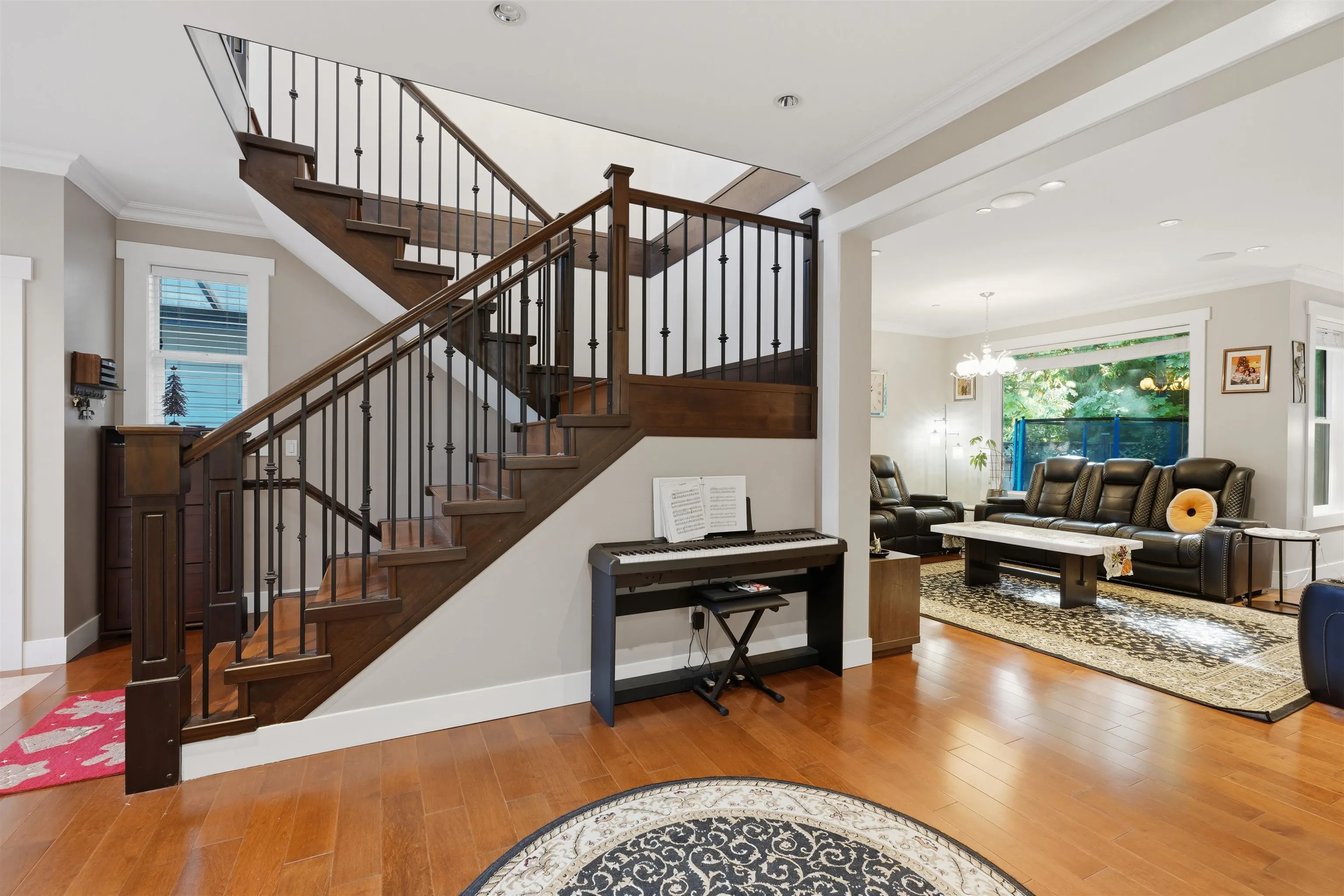 631 W 24th Close