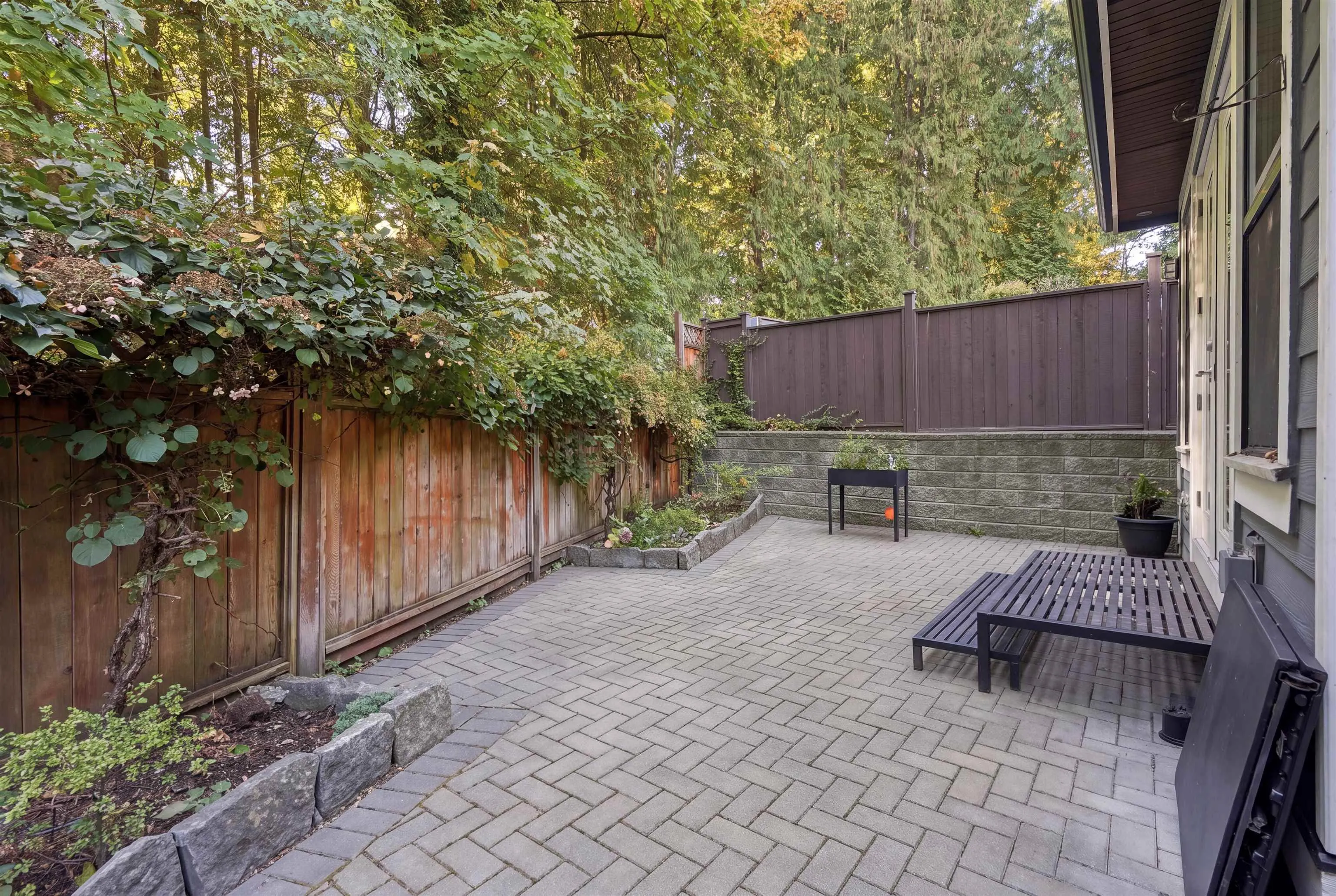 631 W 24th Close