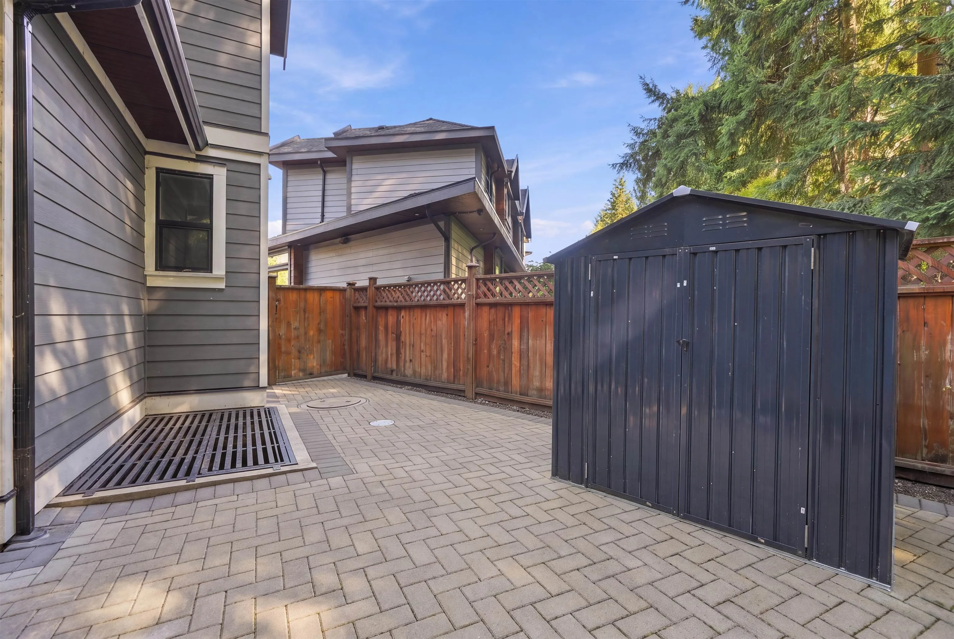 631 W 24th Close