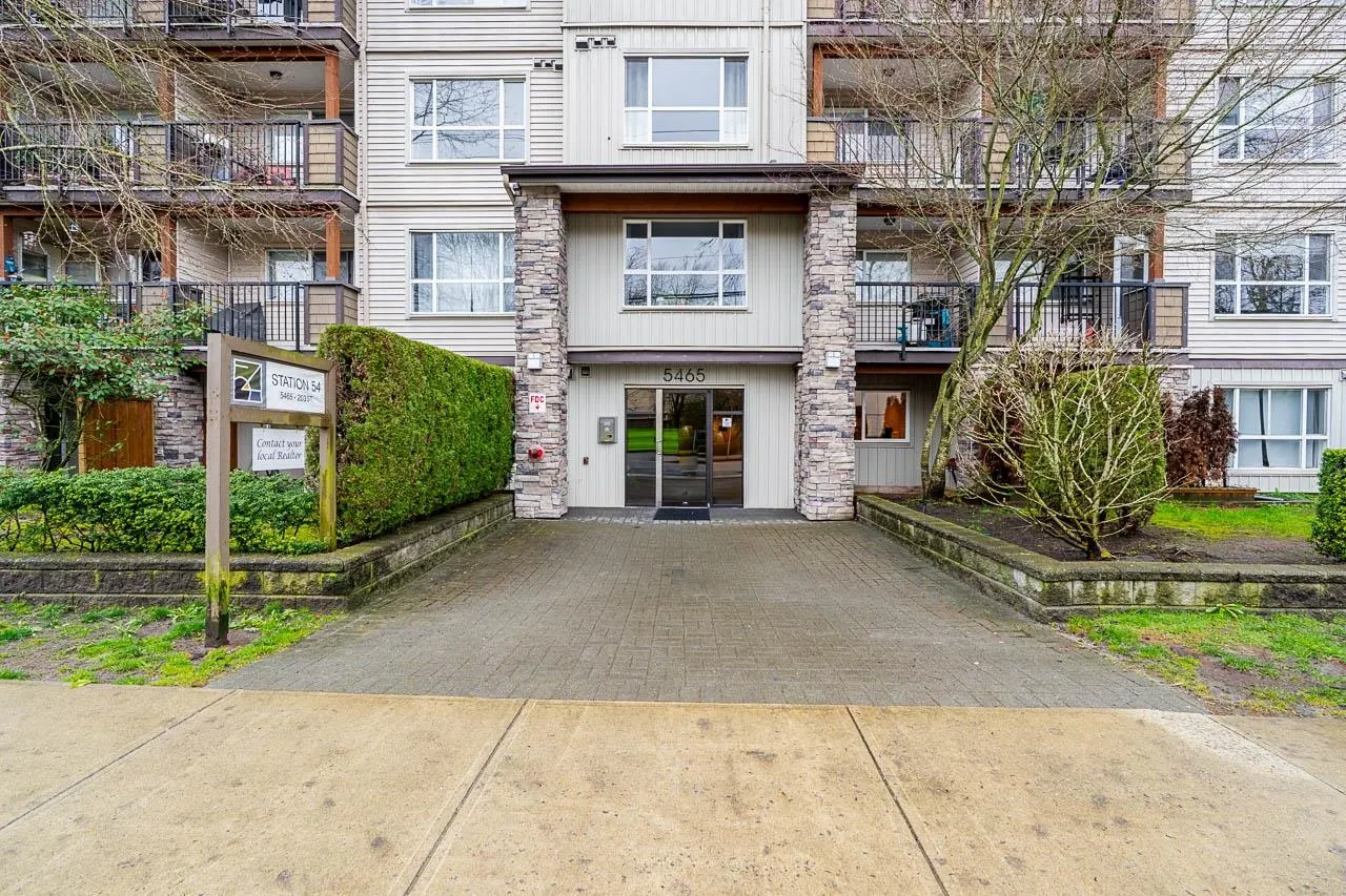 5465 203 Street #313