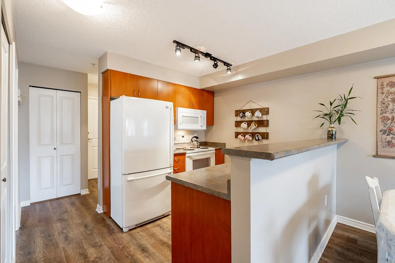 5465 203 Street #313
