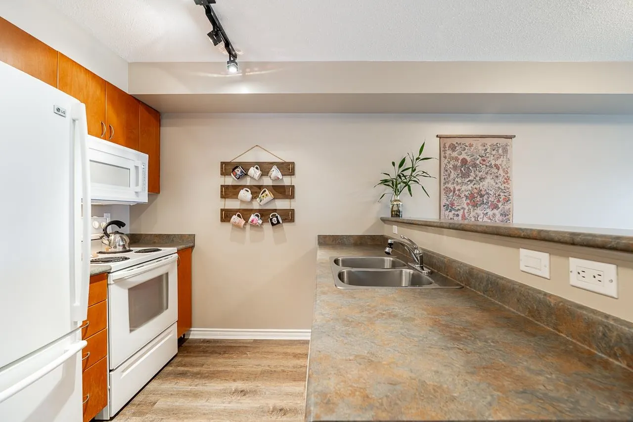 5465 203 Street #313