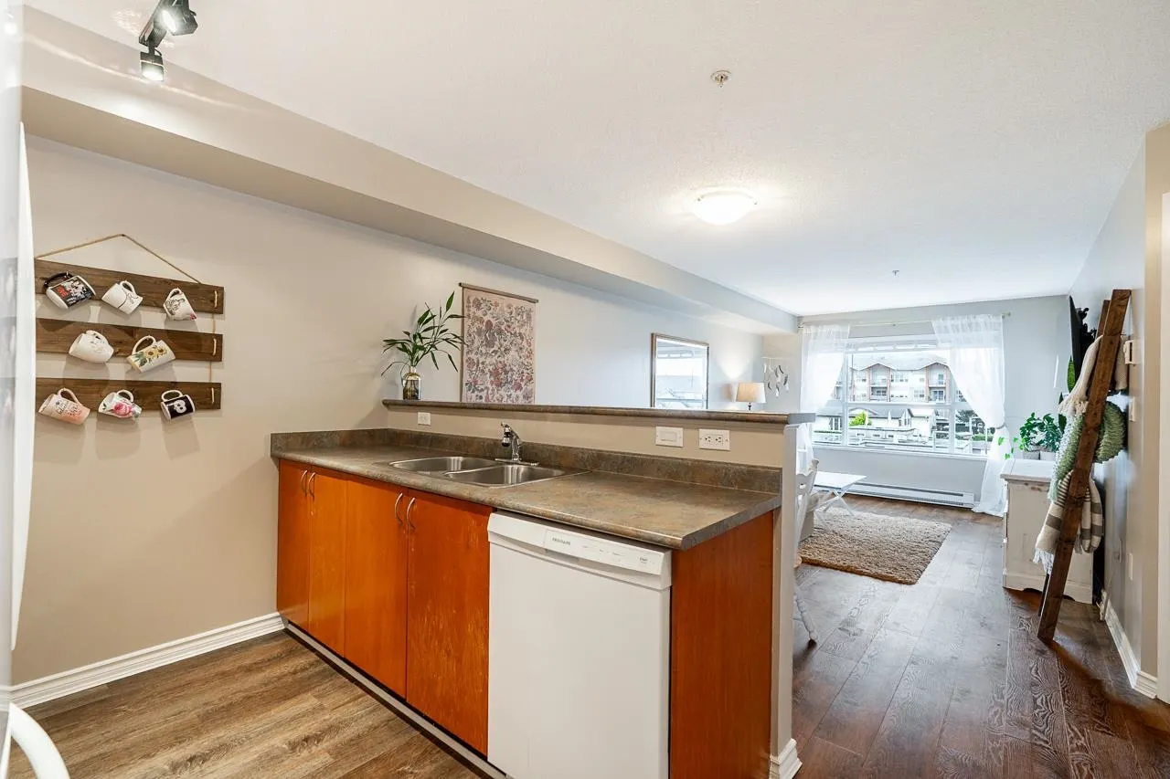 5465 203 Street #313