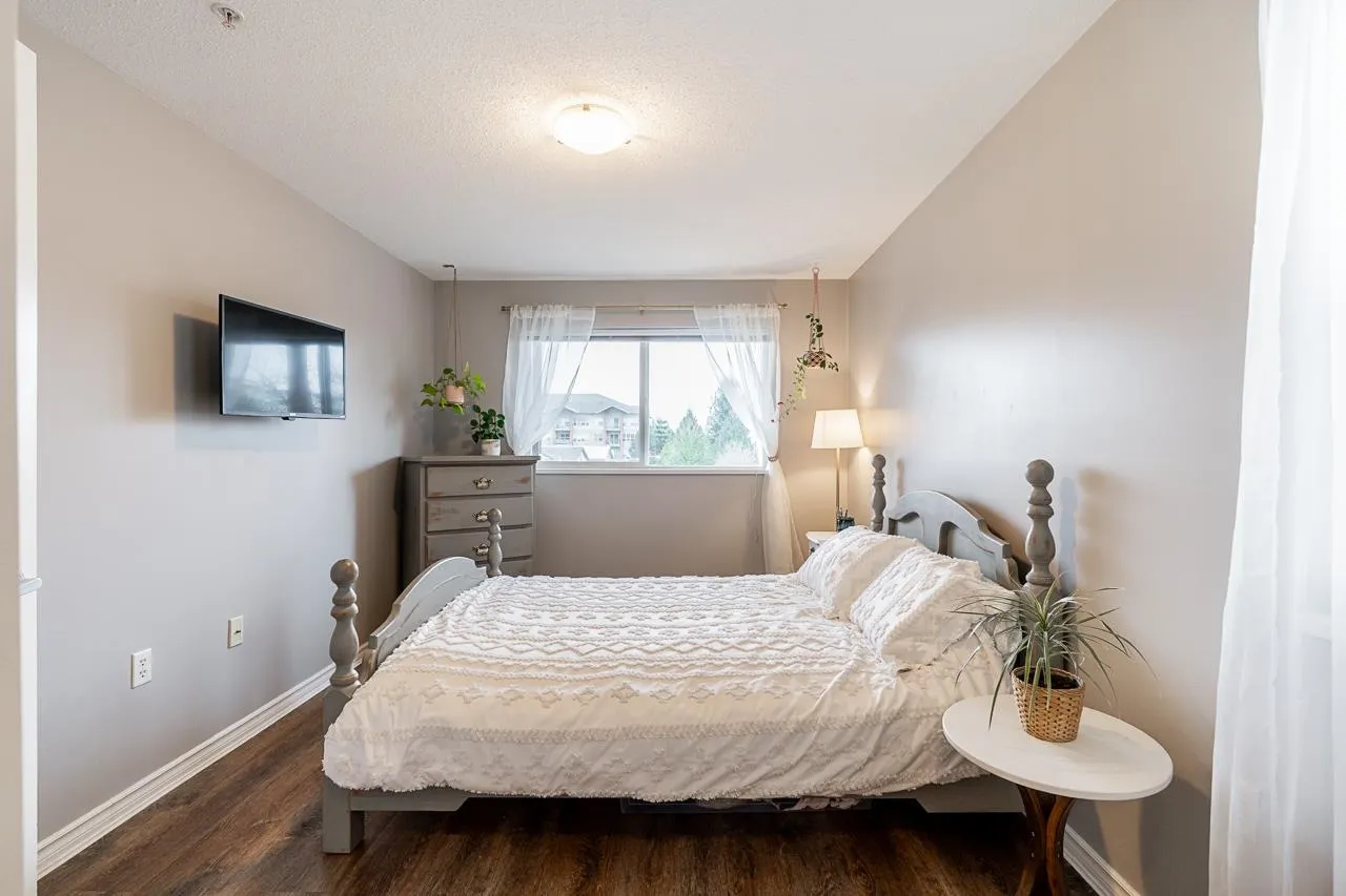 5465 203 Street #313
