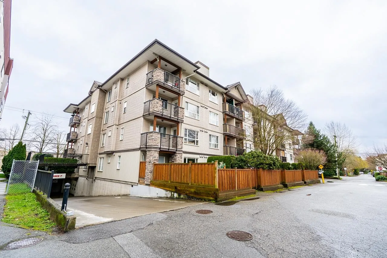 5465 203 Street #313