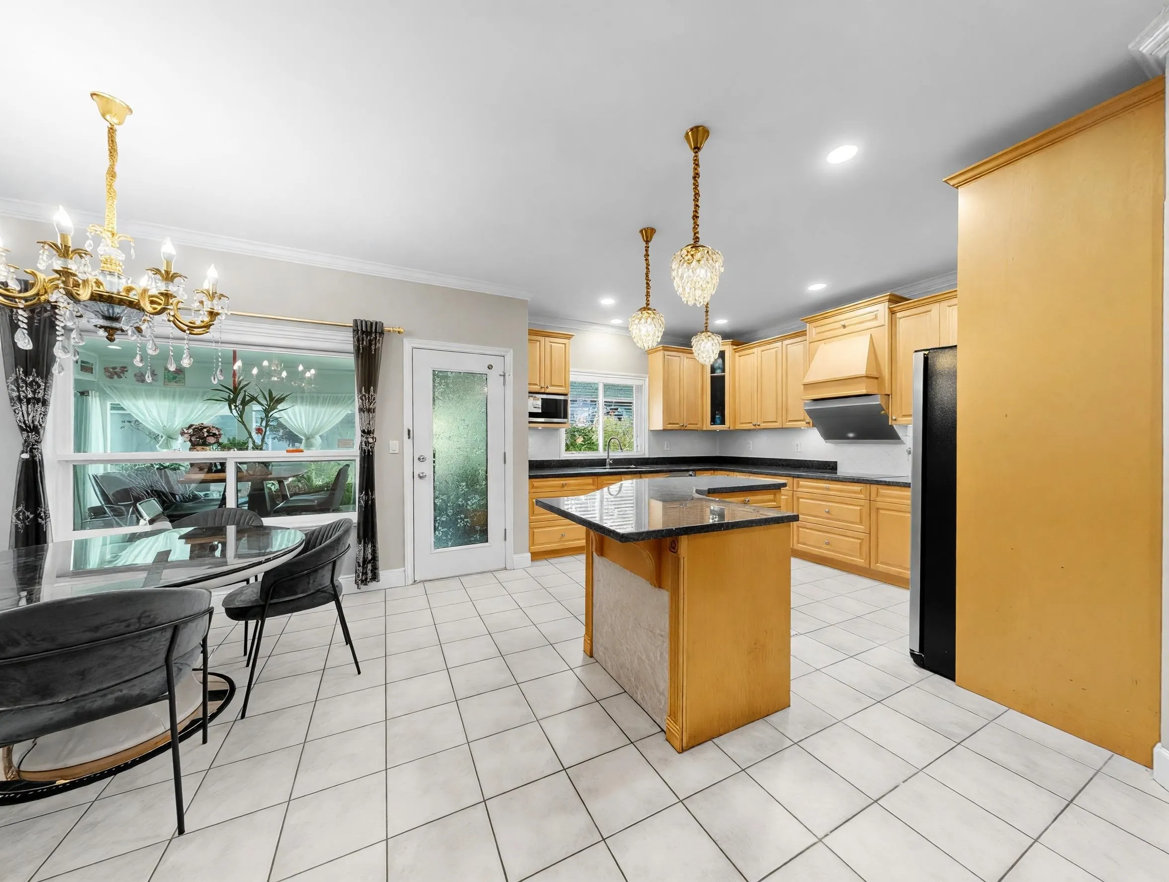 7371 Lindsay Road