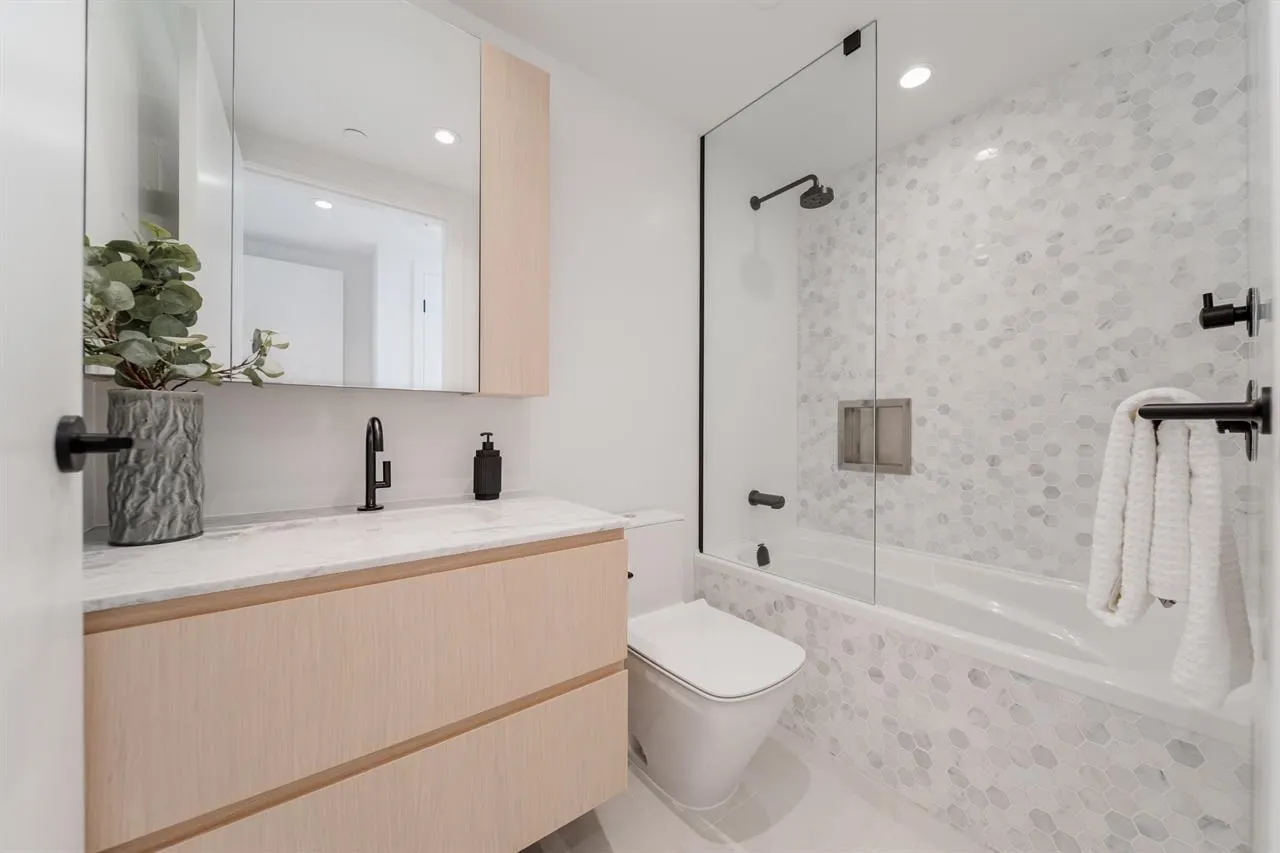 1180 Broughton Street #1202