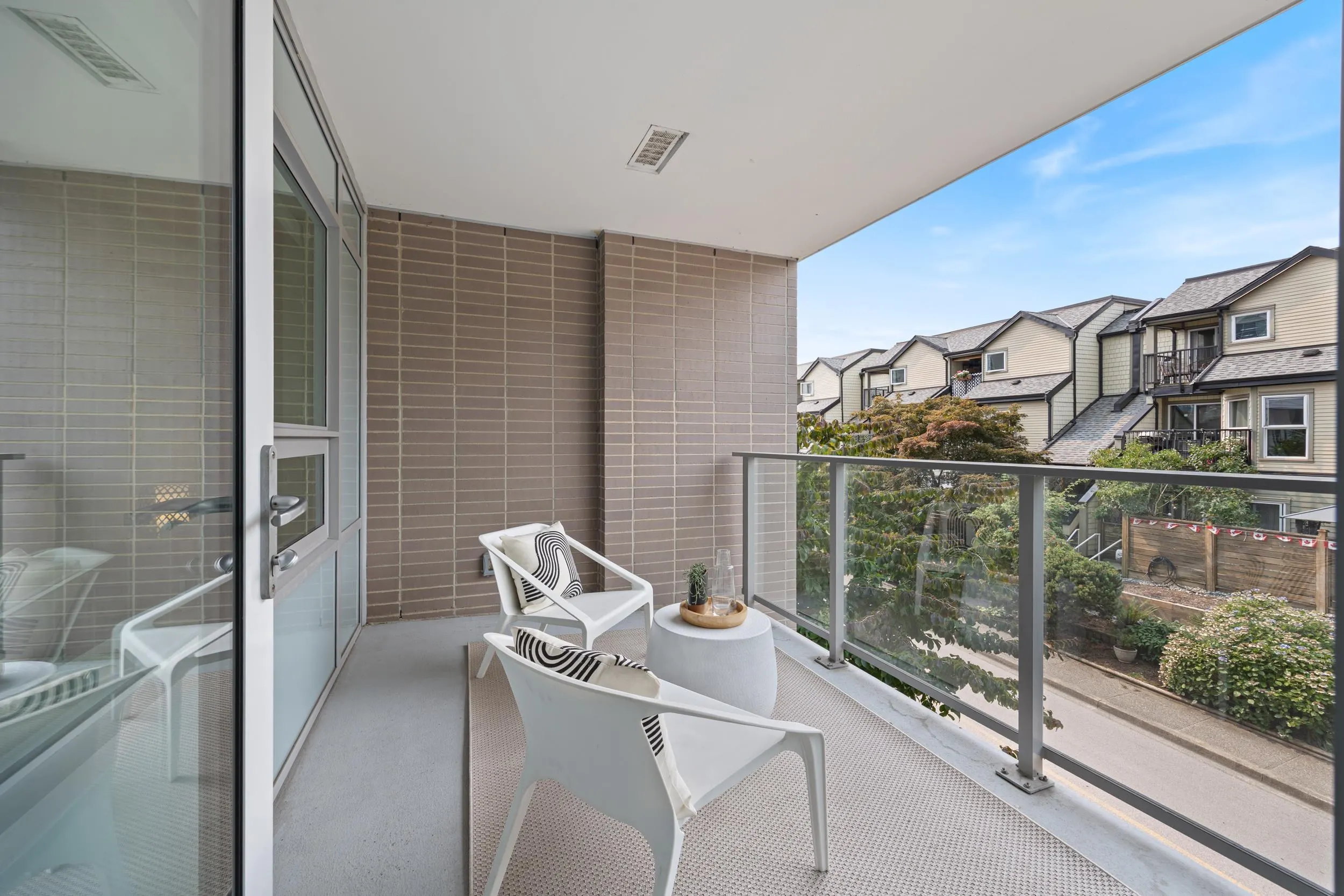 988 Quayside Drive #TH2