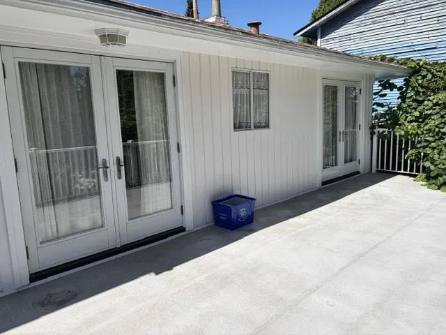 1074 Bayview Drive