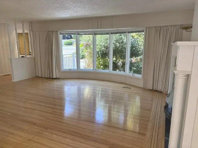 1074 Bayview Drive