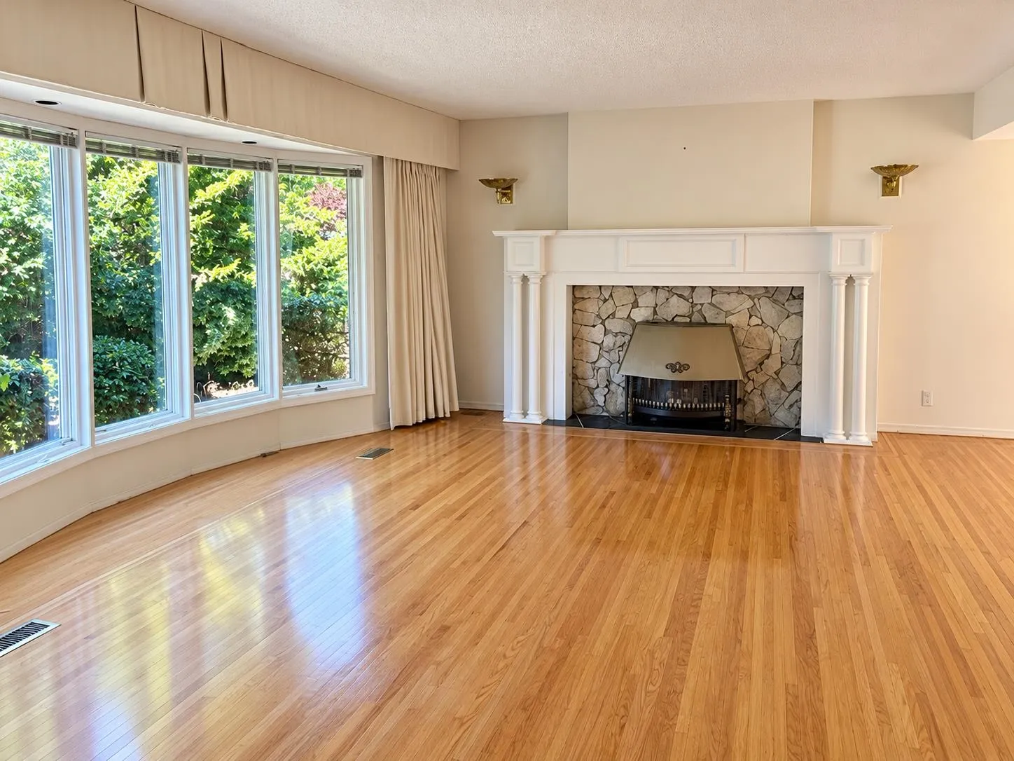 1074 Bayview Drive