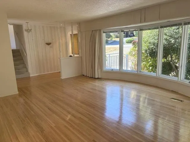1074 Bayview Drive