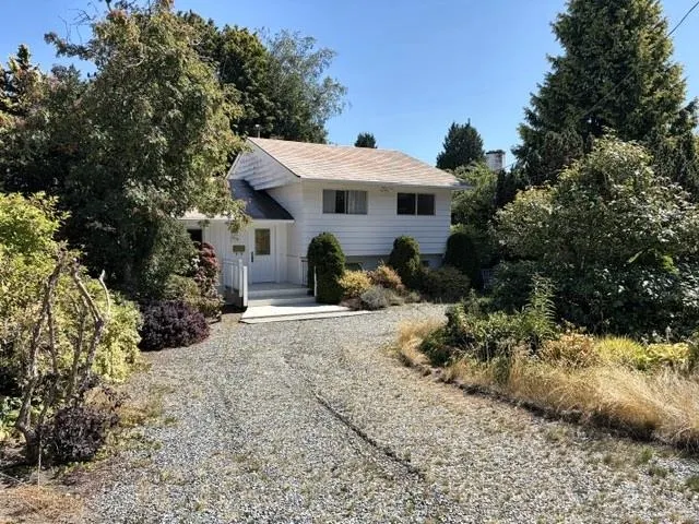 1074 Bayview Drive
