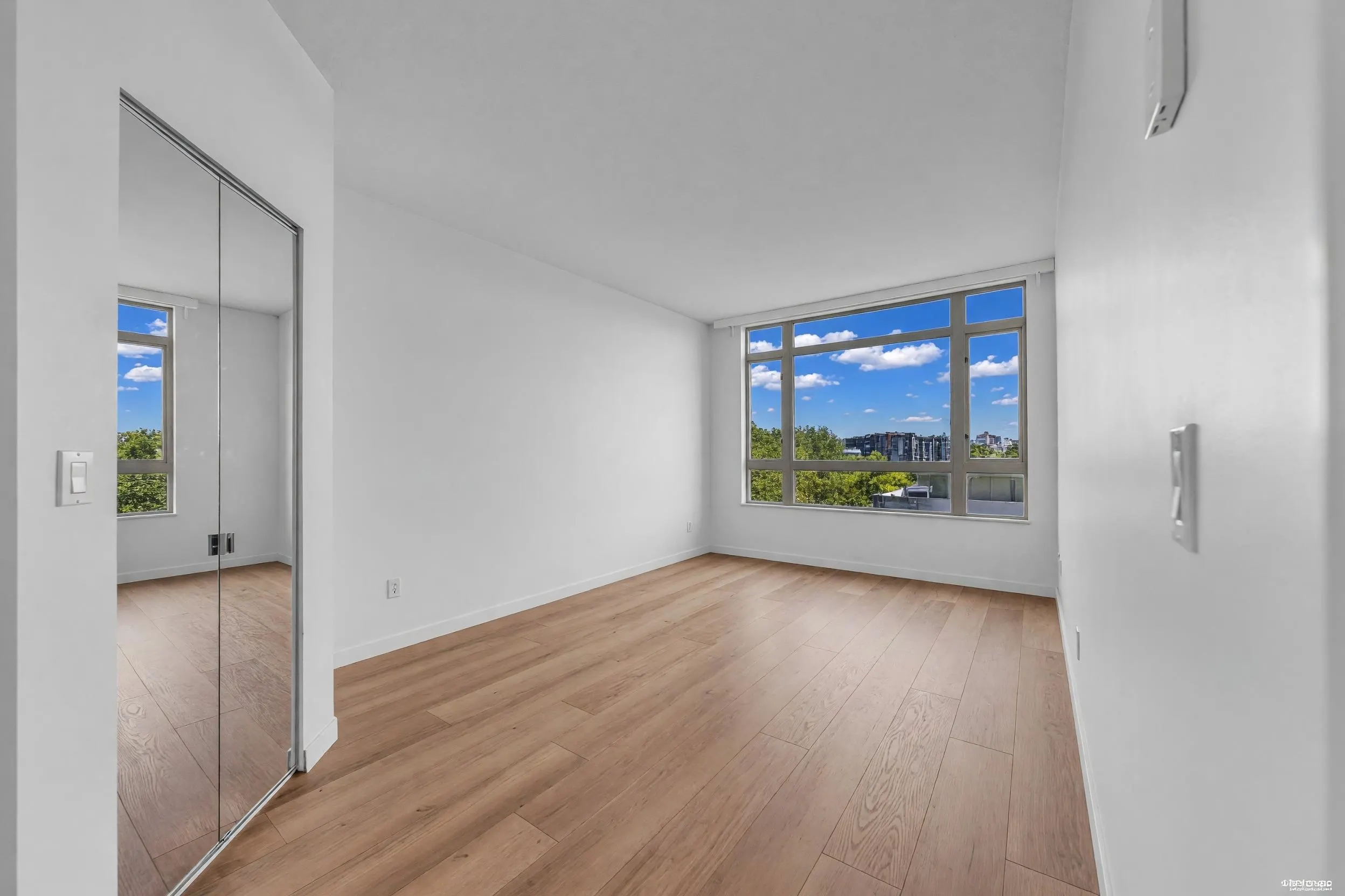 160 W Keith Road #802
