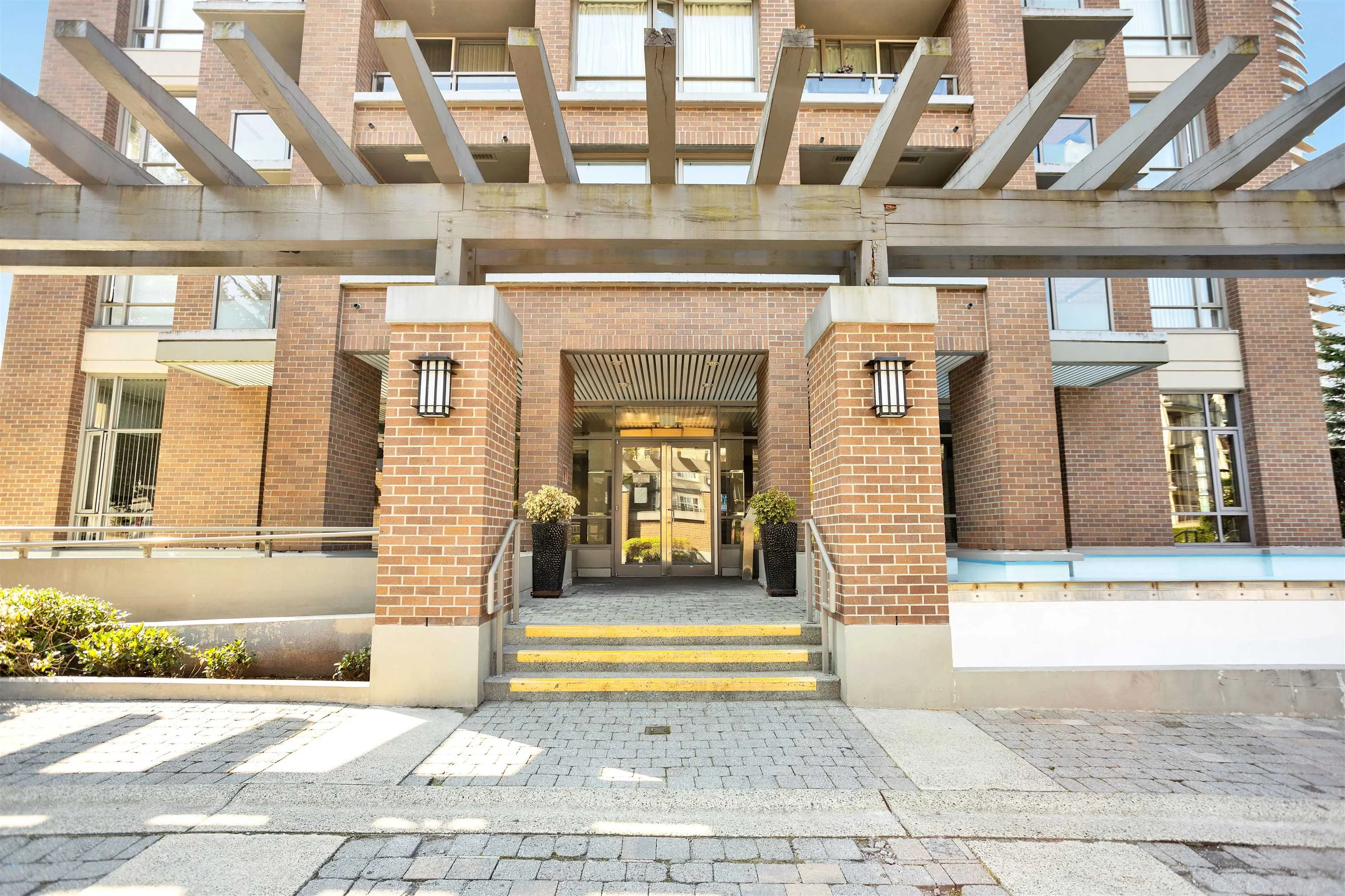 4888 Brentwood Drive #905