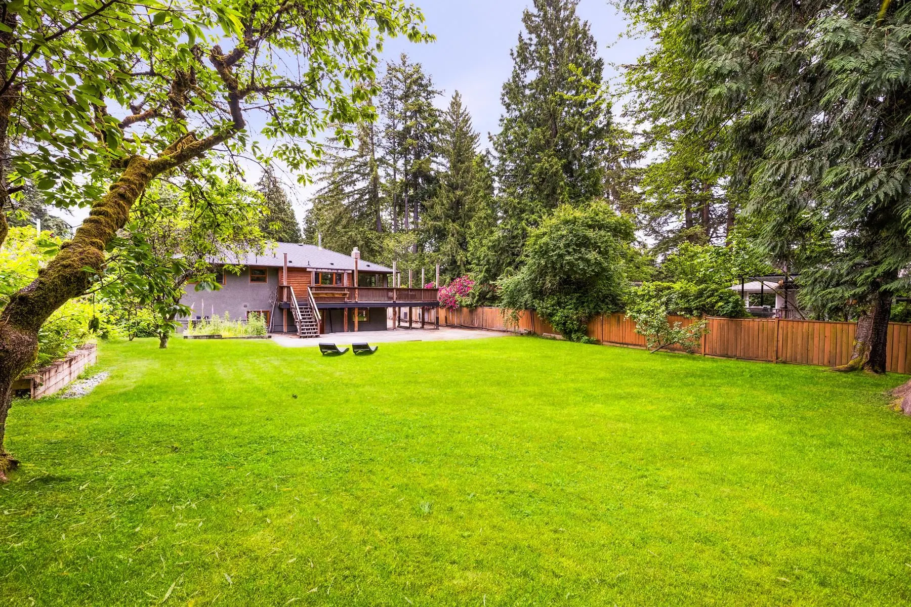 1561 Merlynn Crescent