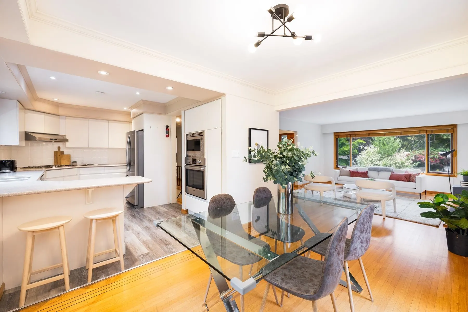 1561 Merlynn Crescent