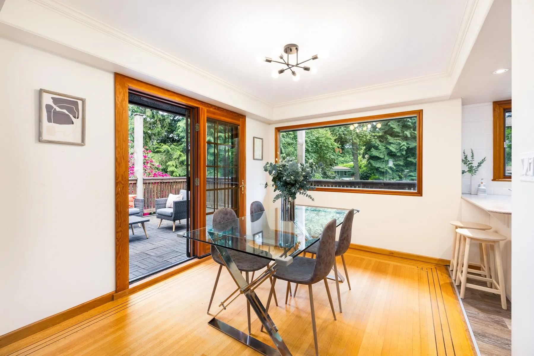 1561 Merlynn Crescent