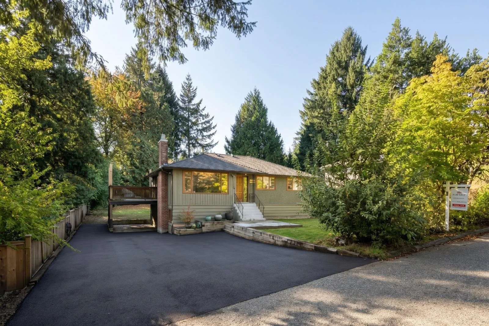 1561 Merlynn Crescent
