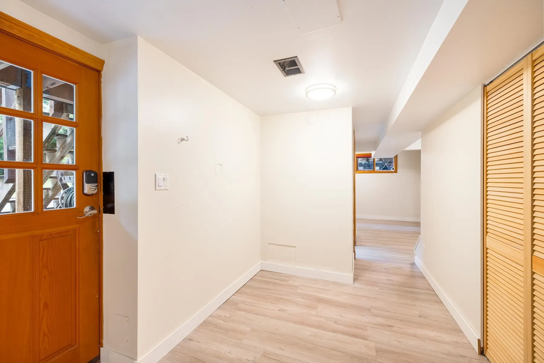 1561 Merlynn Crescent