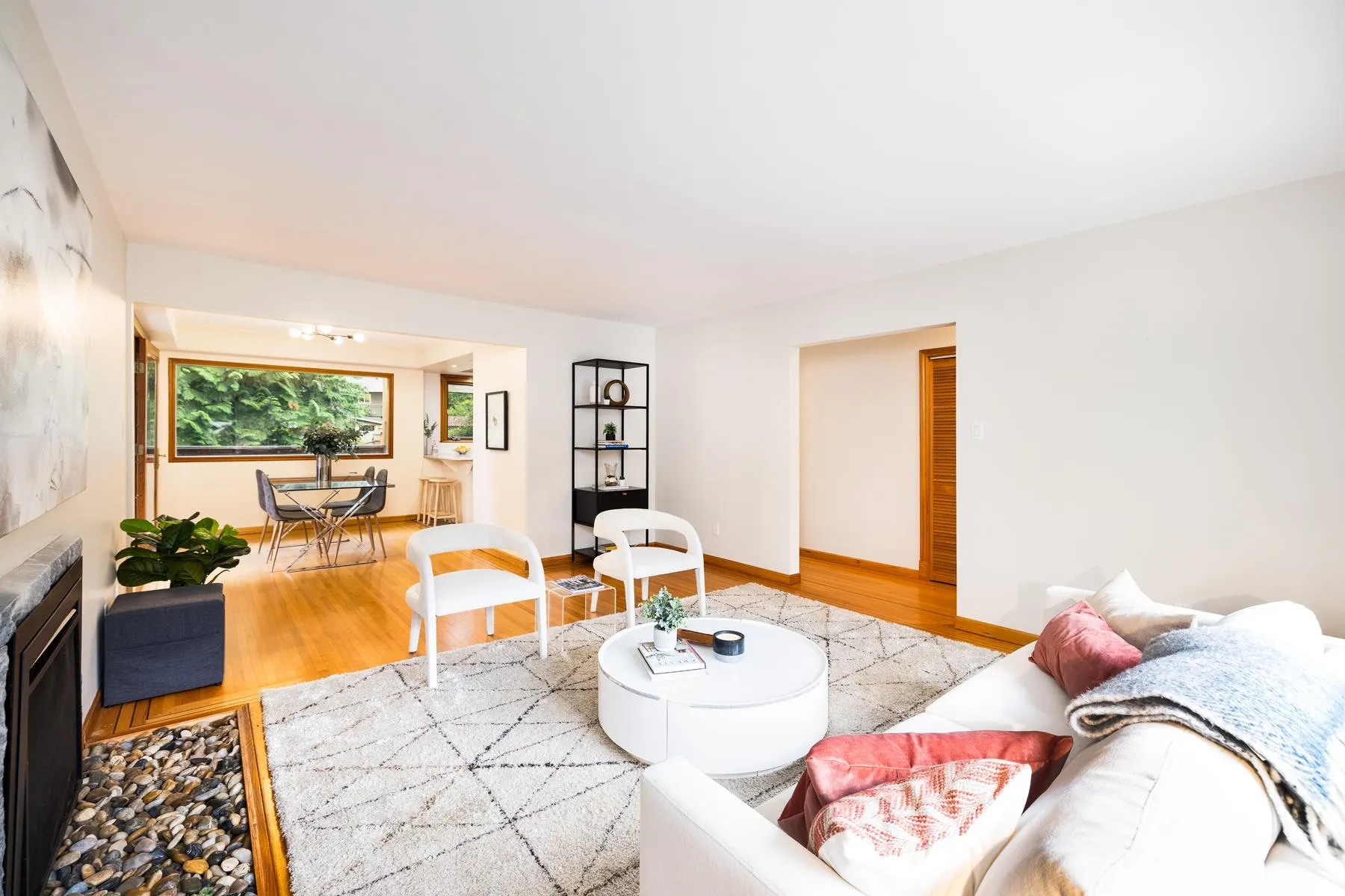 1561 Merlynn Crescent