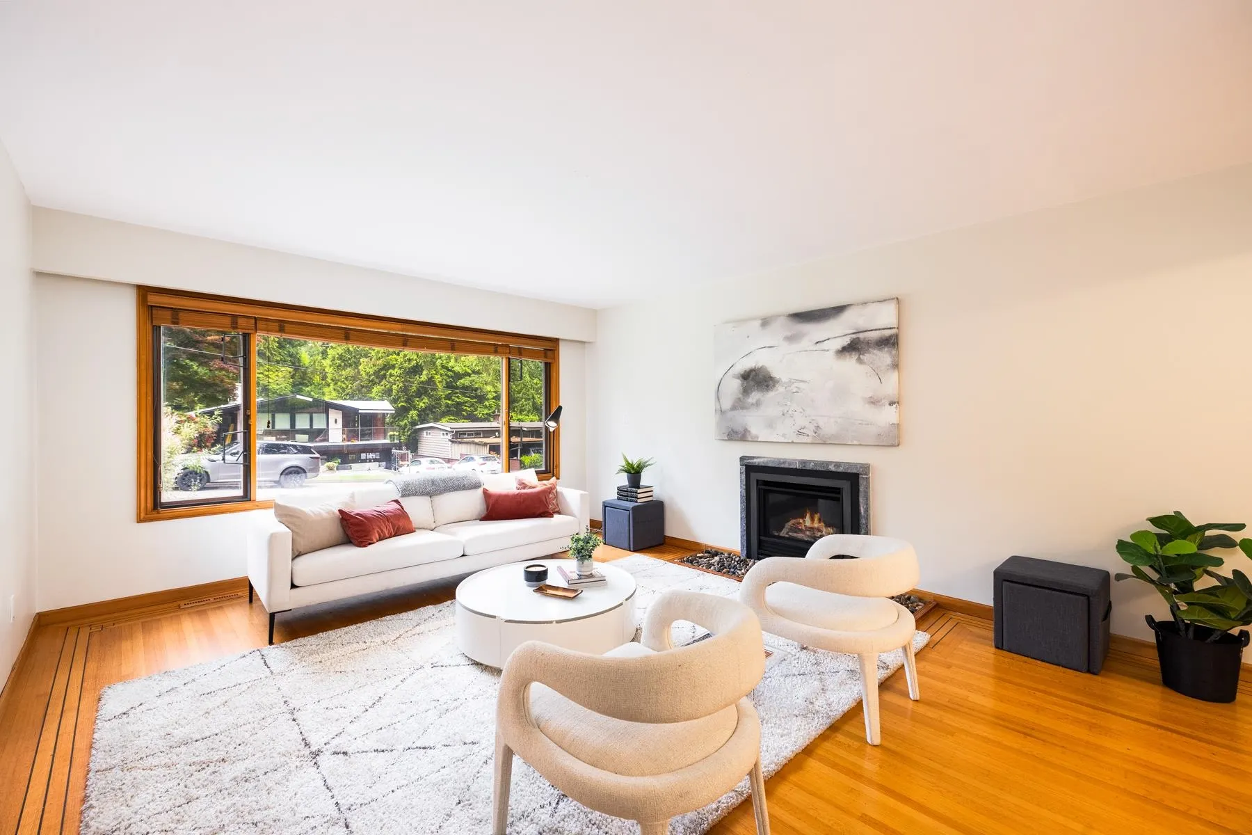 1561 Merlynn Crescent