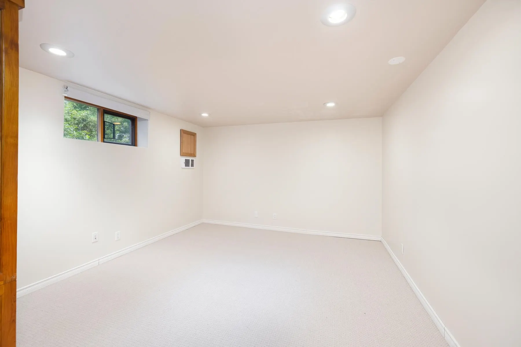 1561 Merlynn Crescent
