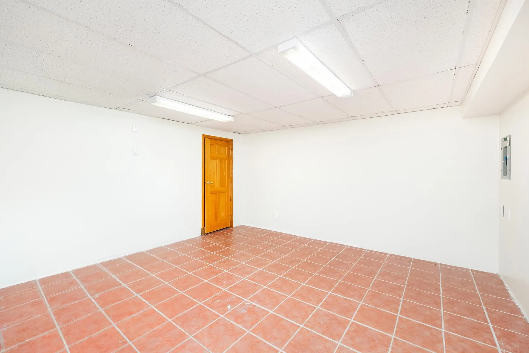 1561 Merlynn Crescent