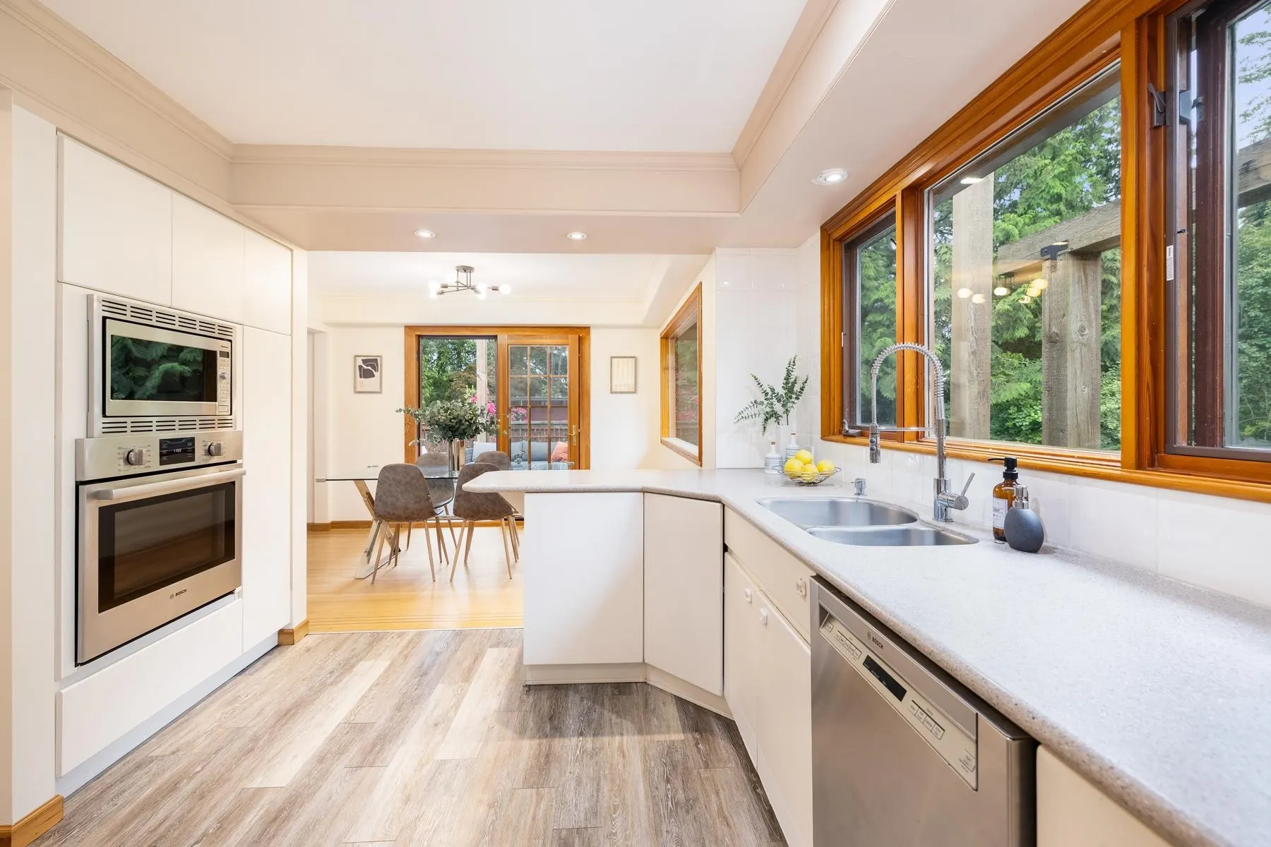 1561 Merlynn Crescent