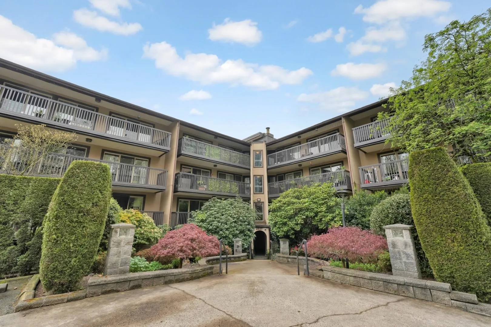 9847 Manchester Drive #304