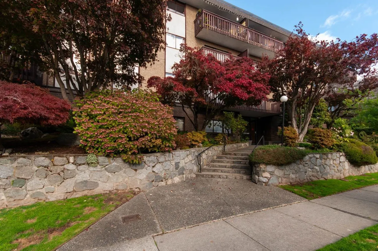 120 E 4th #210