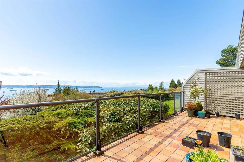 2246 Folkestone Way #14