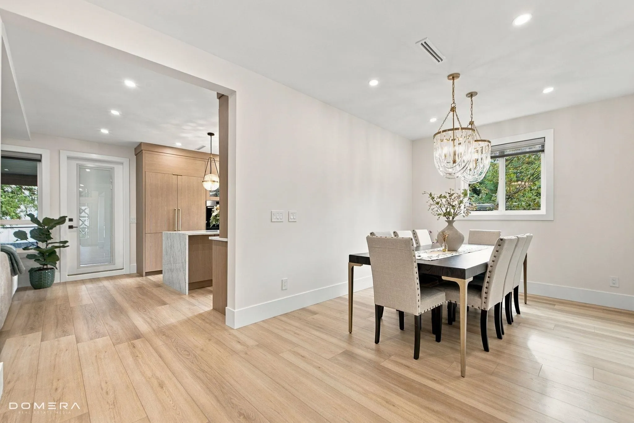 2118 Oakridge Crescent