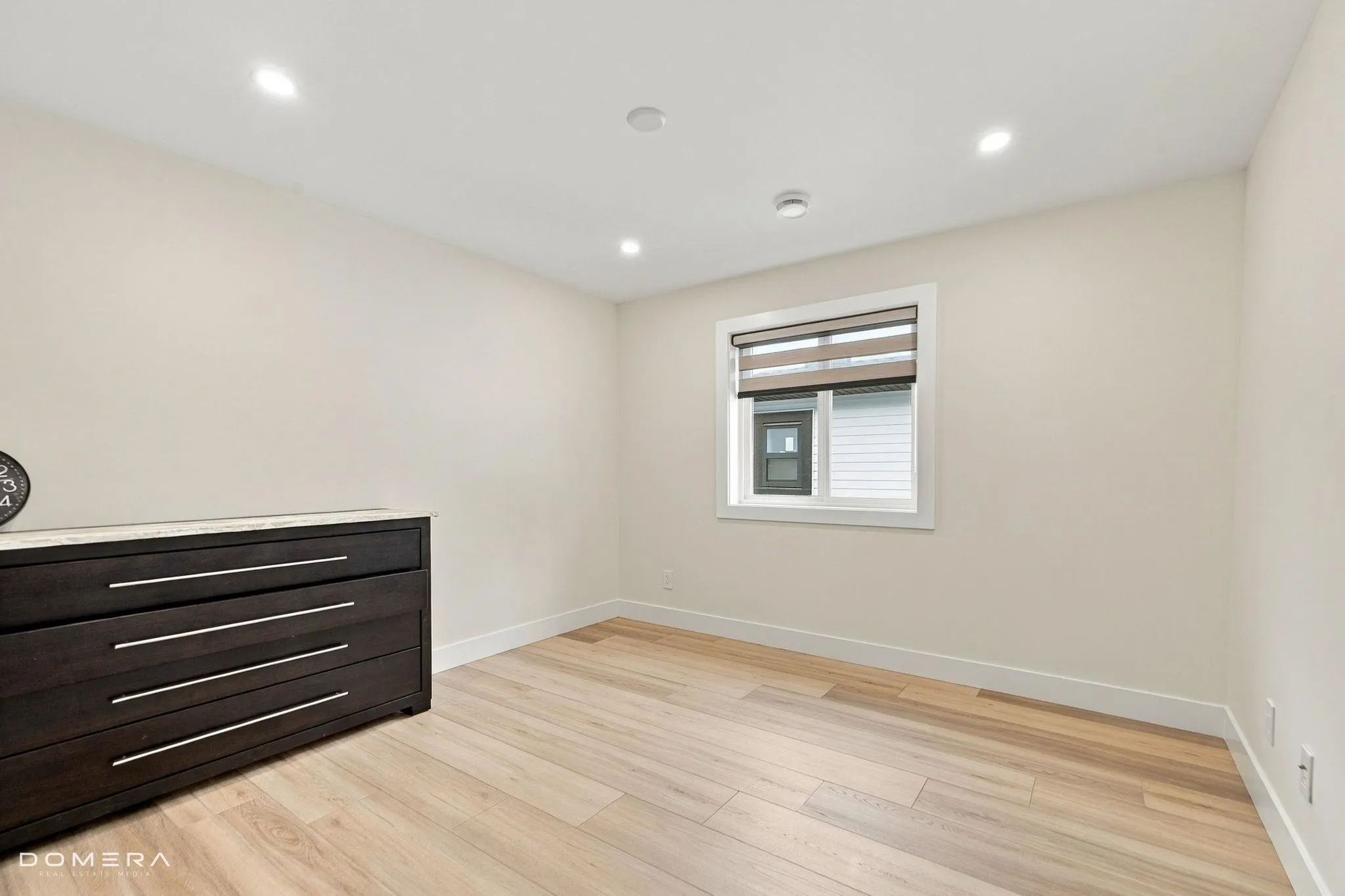 2118 Oakridge Crescent