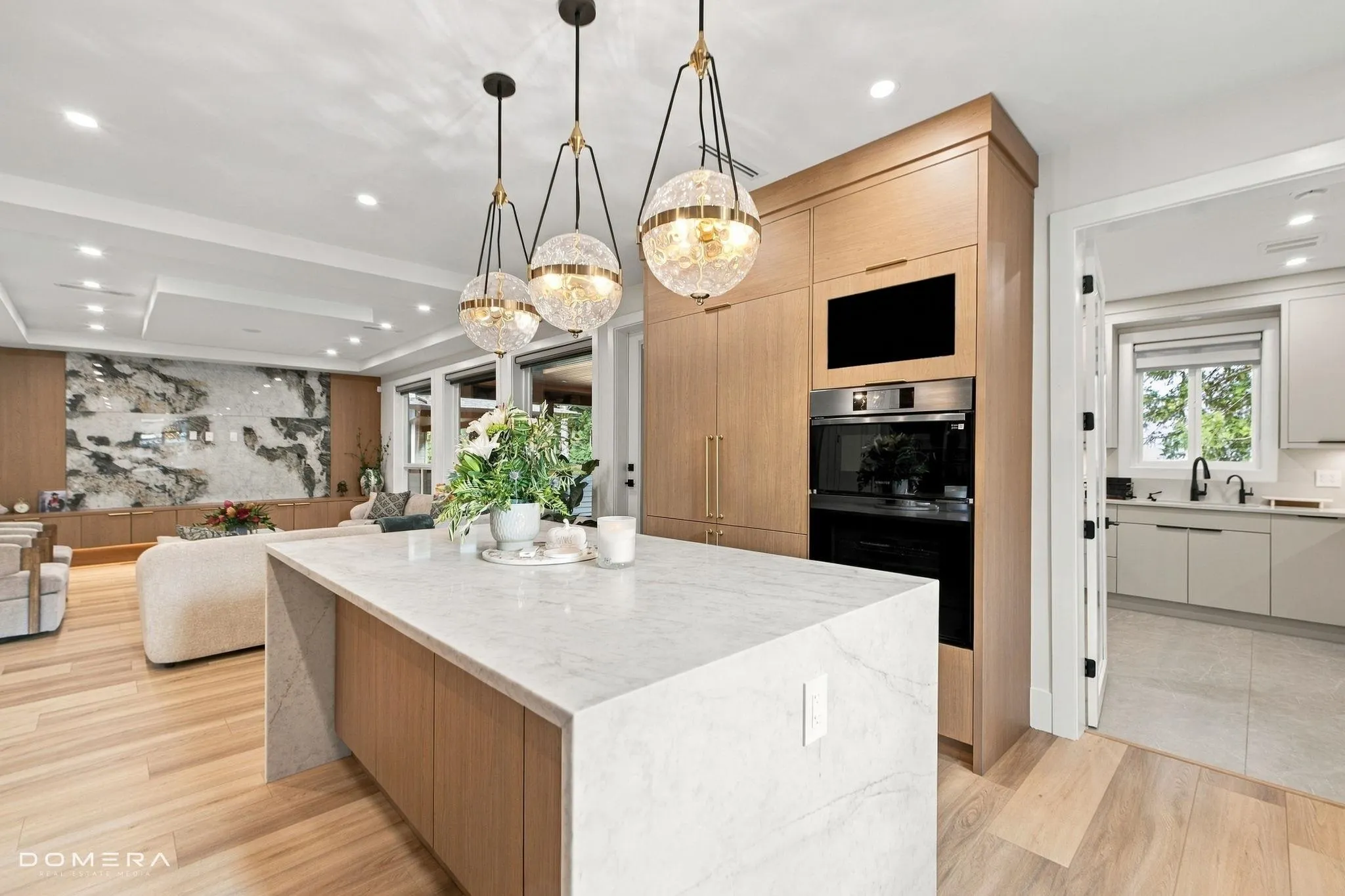 2118 Oakridge Crescent