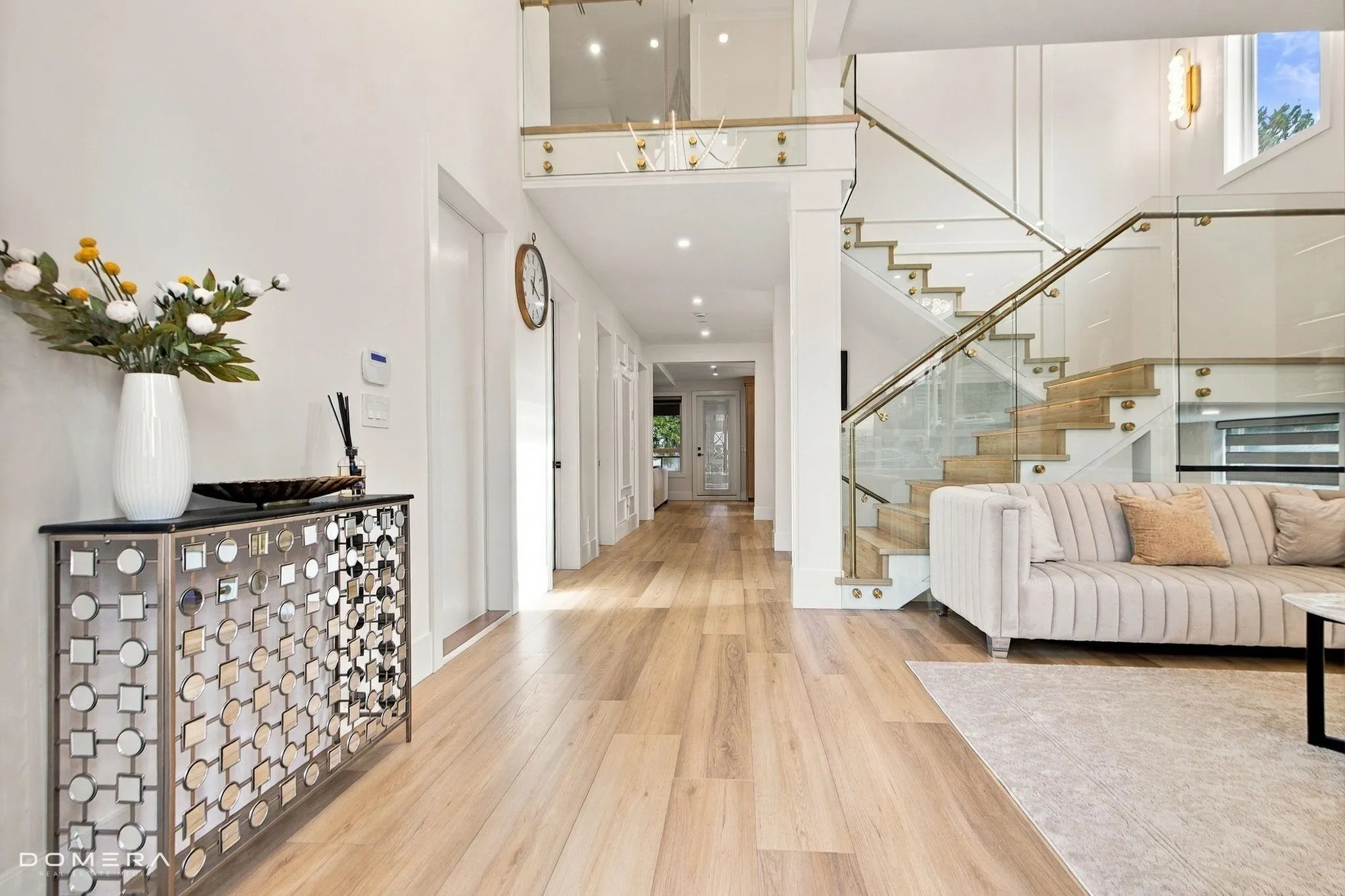 2118 Oakridge Crescent