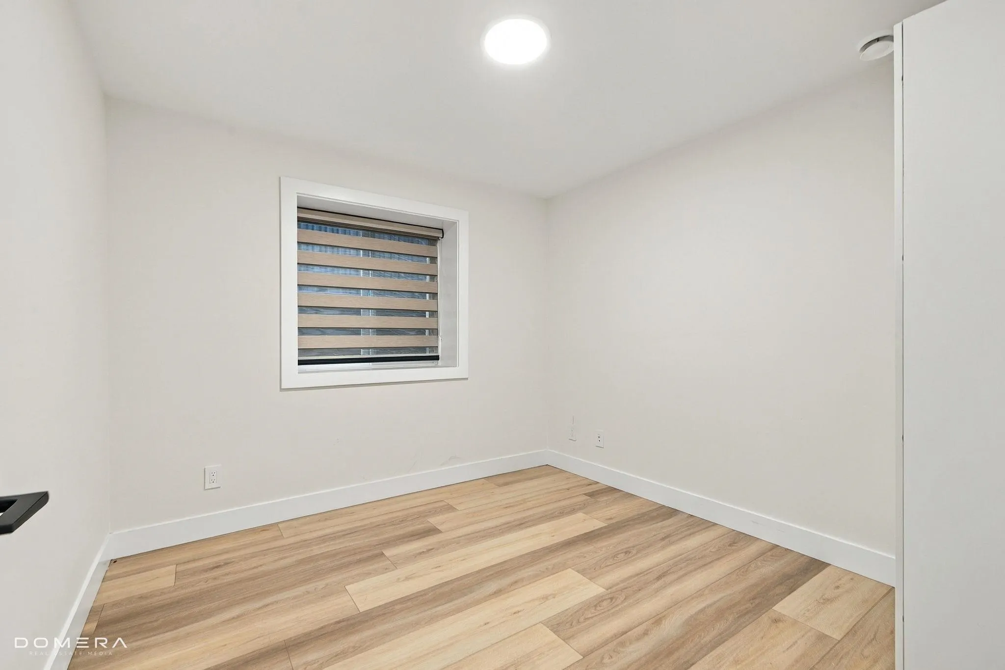 2118 Oakridge Crescent