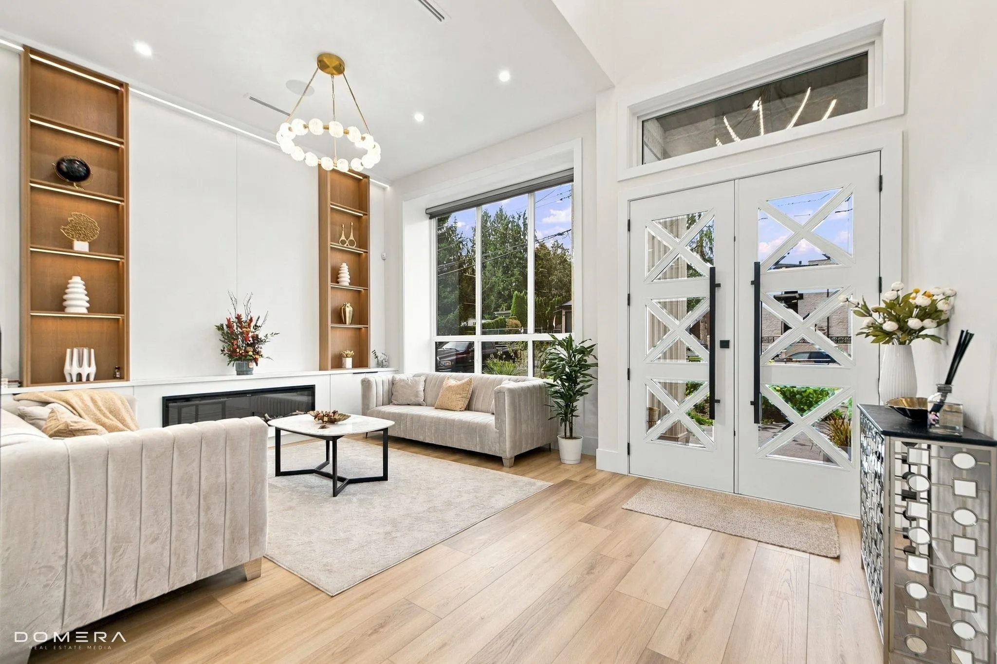 2118 Oakridge Crescent