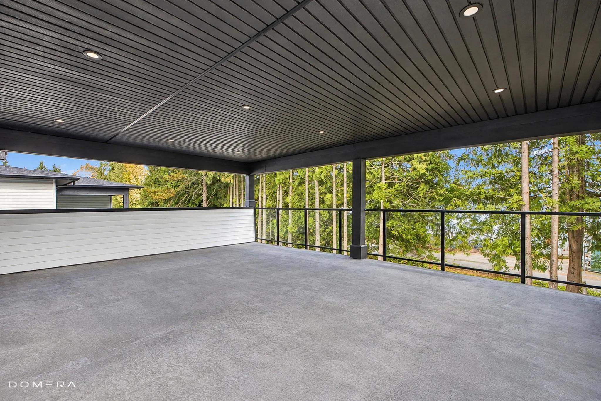 2118 Oakridge Crescent