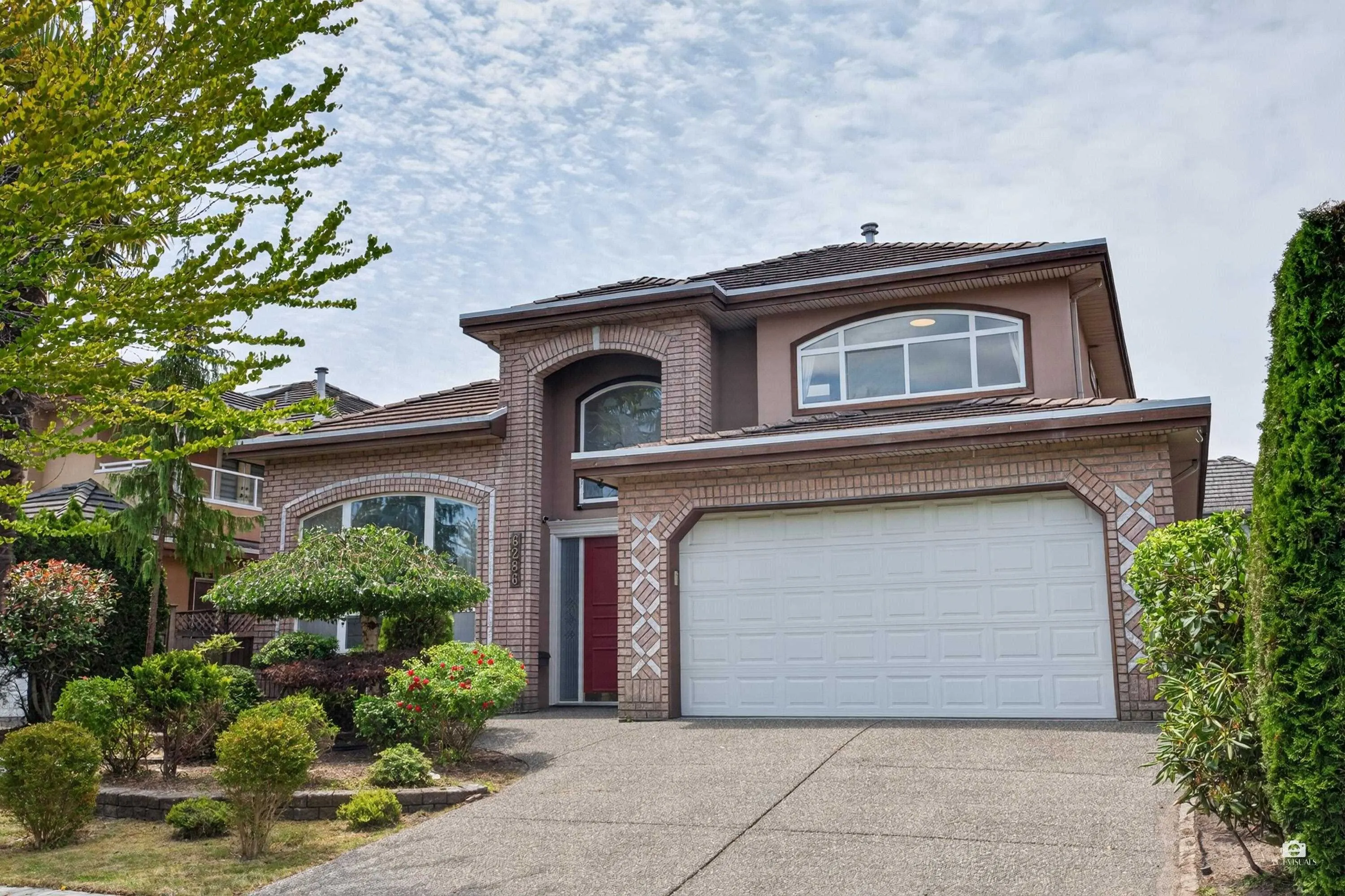 6286 Dunsmuir Crescent