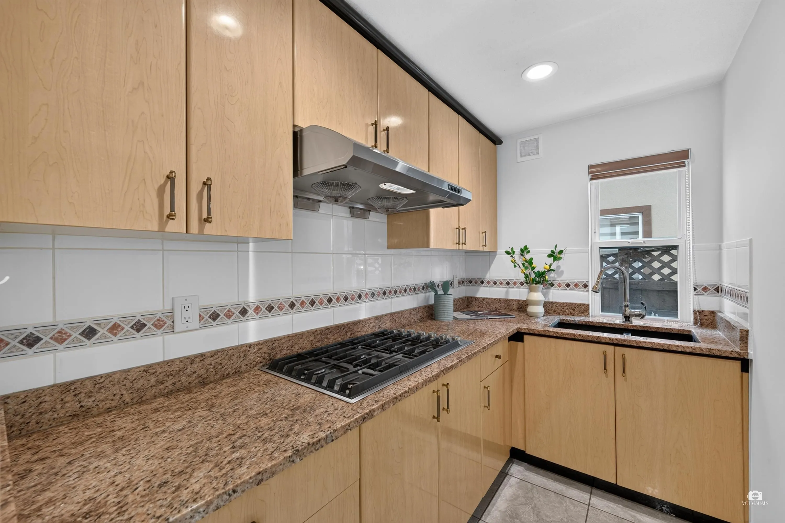 6286 Dunsmuir Crescent