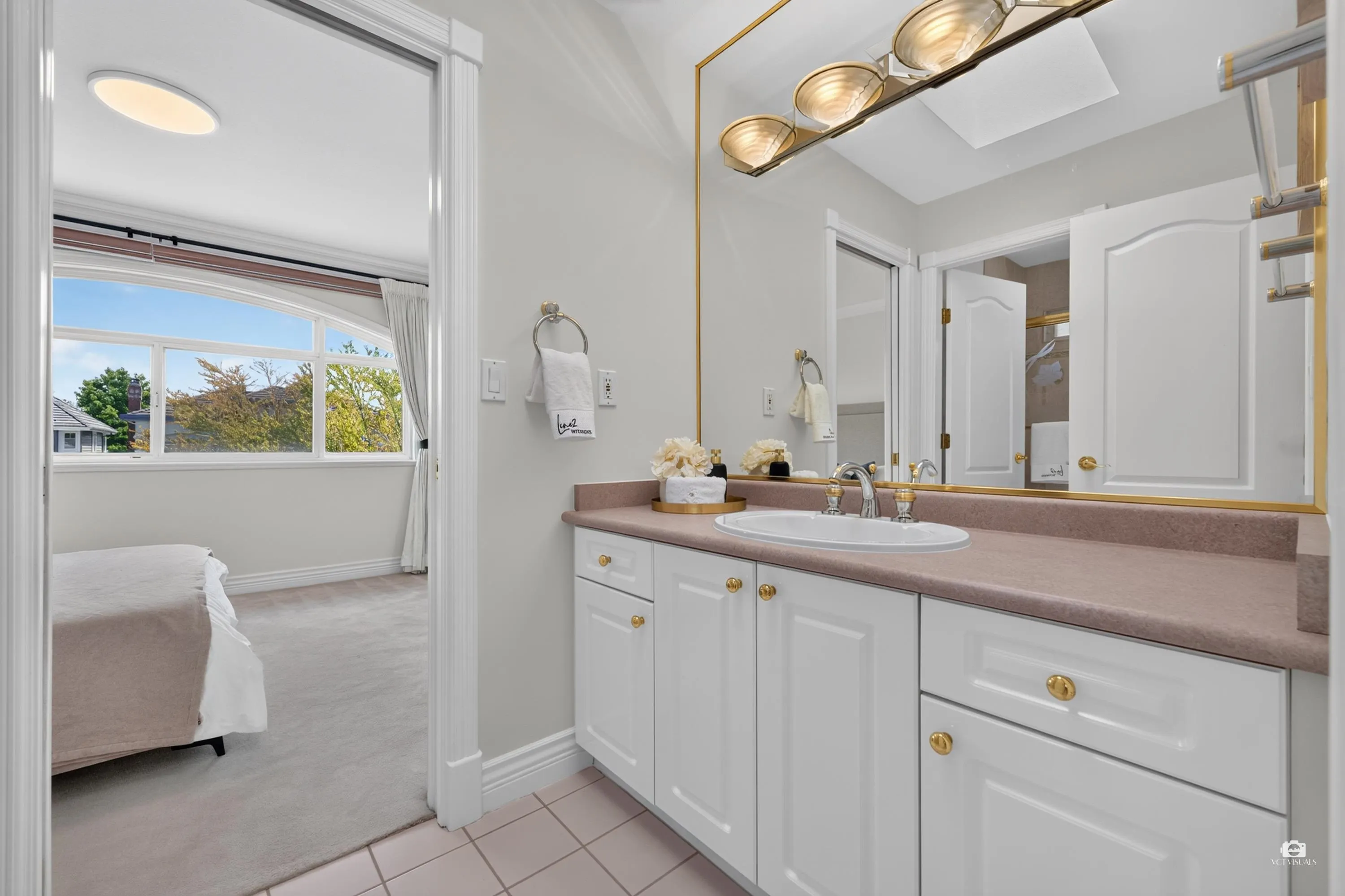 6286 Dunsmuir Crescent