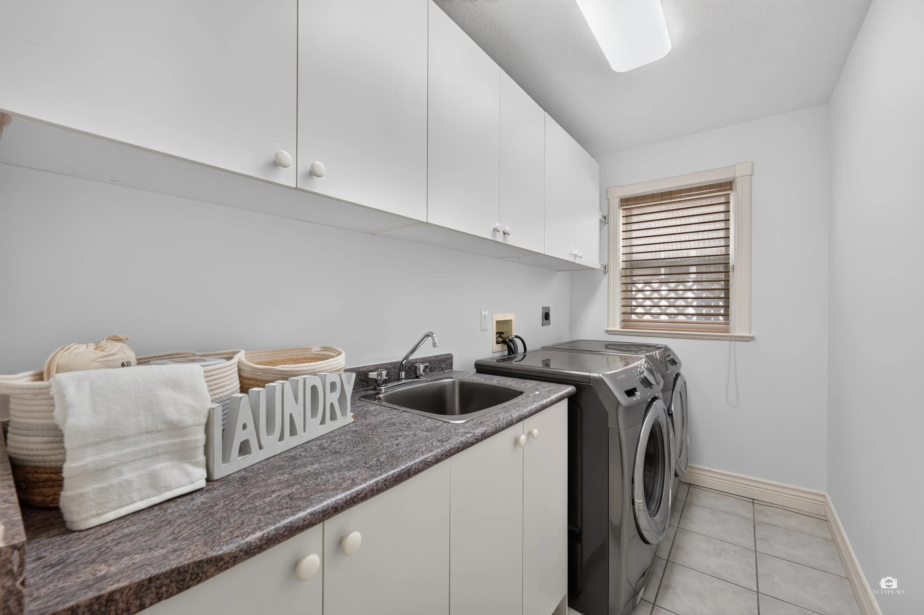 6286 Dunsmuir Crescent