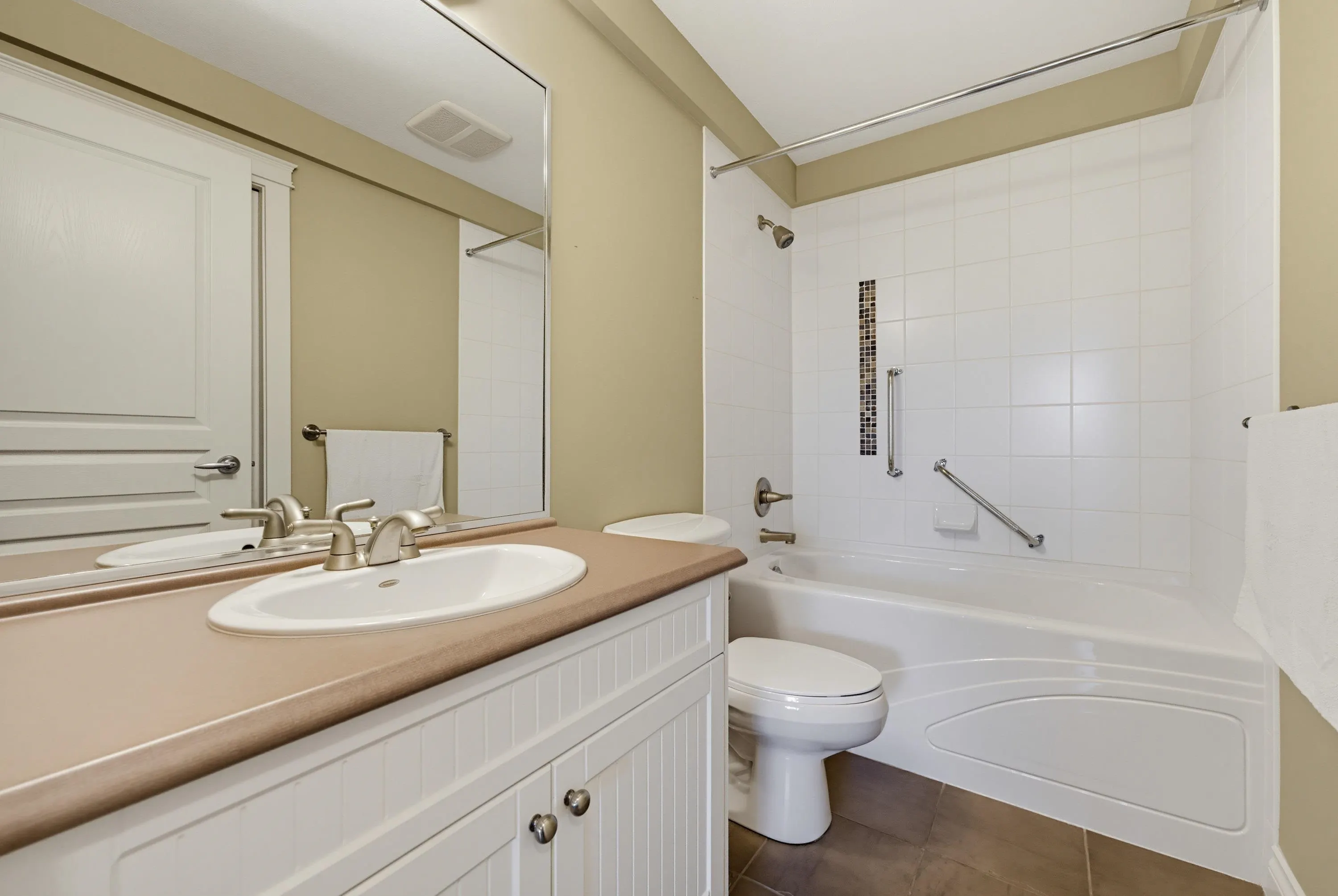 15357 17a Avenue #202