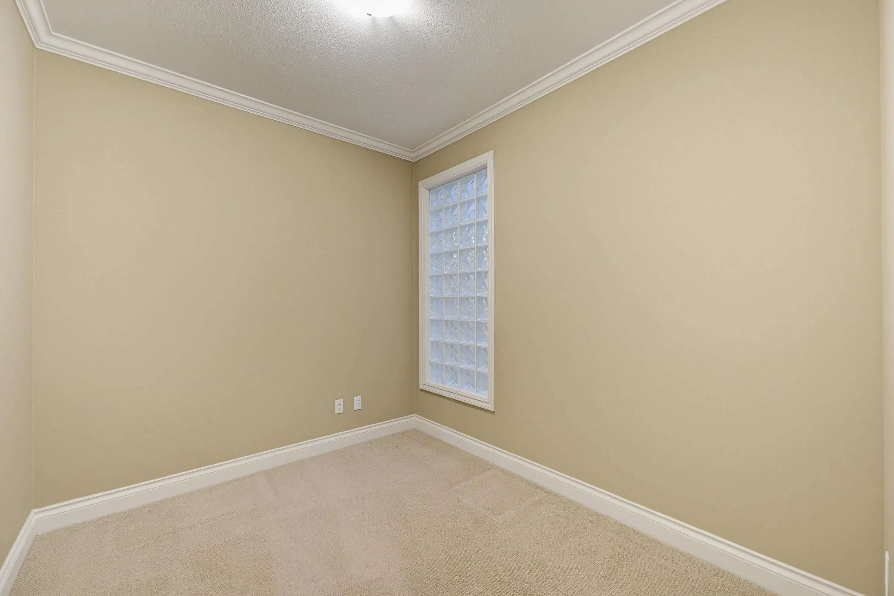 15357 17a Avenue #202